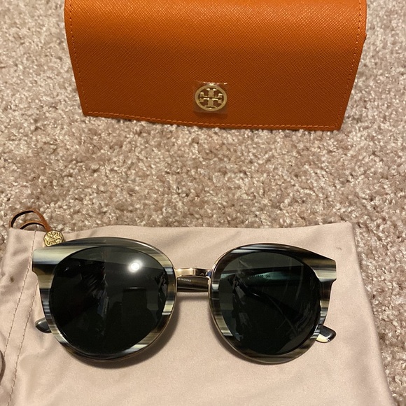 Tory Burch sunglasses - Picture 2 of 6